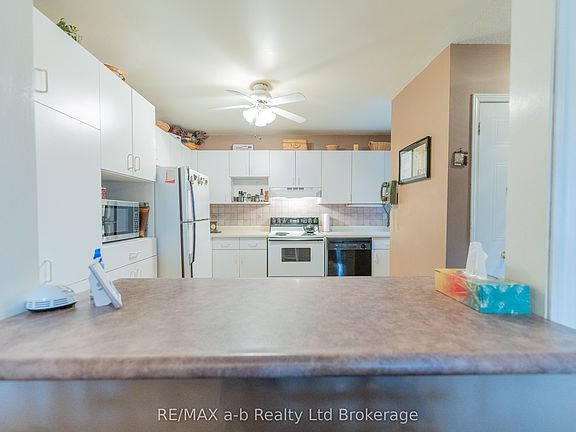 5th image of 19 Wren Ct #8