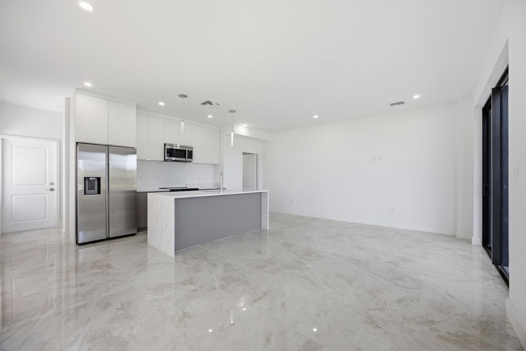 1542 NW 1st Avenue, photo 4