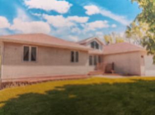 806 W 2nd St, Washington, IA 52353