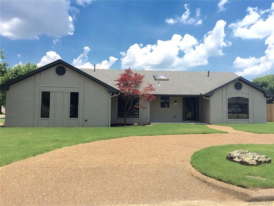 1st image of 2500 Pelican Dr