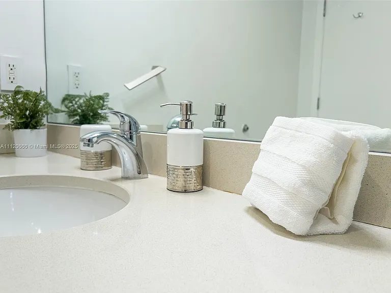 3250 NE 1st Ave #708 — Photo 31