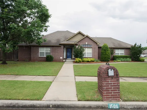 1506 N 19th Pl, Broken Arrow, OK 74012