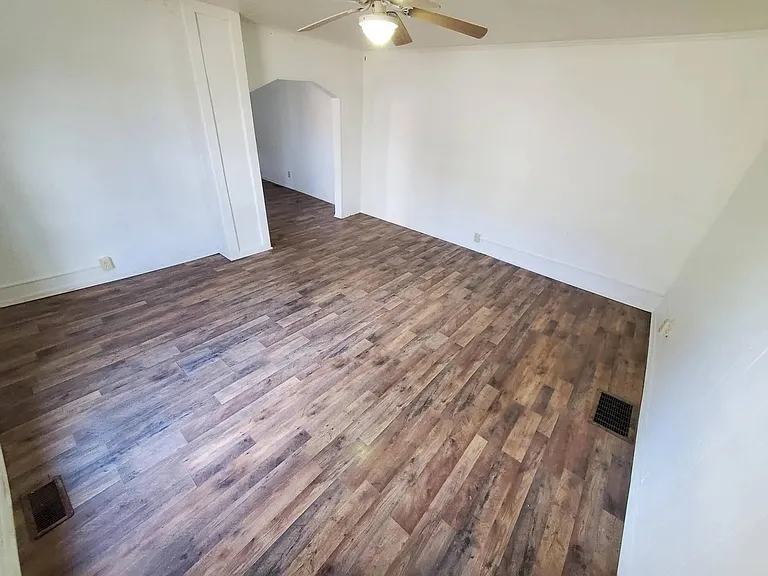 389-391 Oak St #2 — Photo 3
