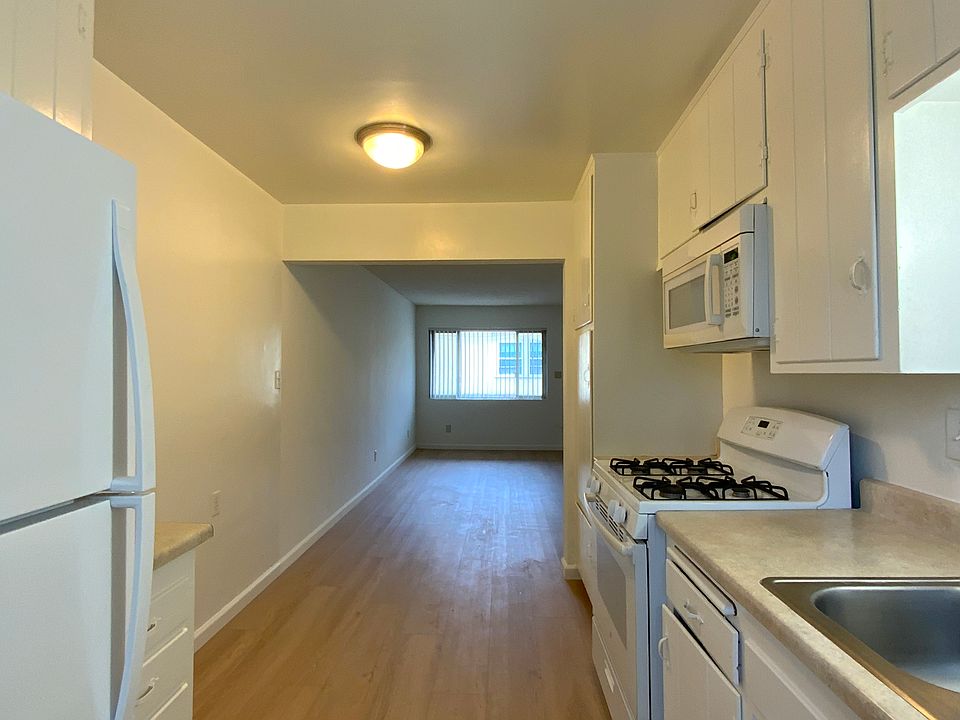 Eat-in Kitchen