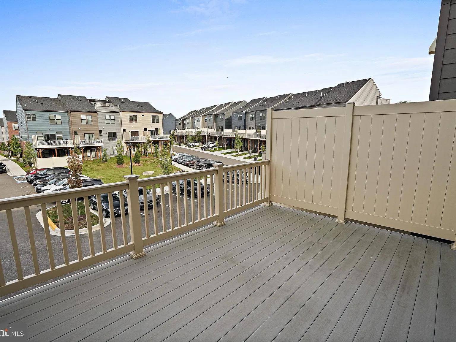 3 bed, 3.5 bath, 2722 sqft, $3,300 — Photo 3