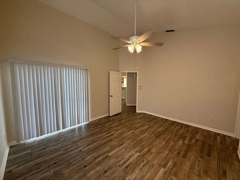12464 Castlemain Trl — Photo 18