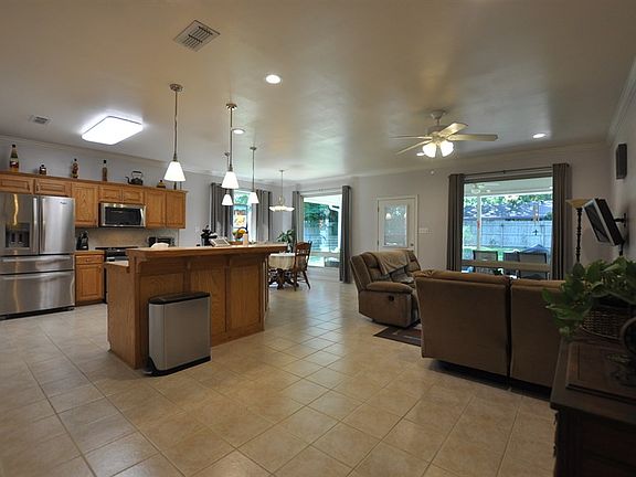 2nd image of 19047 Pinedale Cir