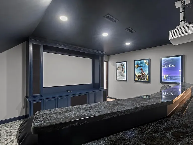 221 Veritas Dr — Photo 9