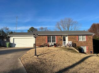 215 Dixie Dr, Chester, IL 62233
