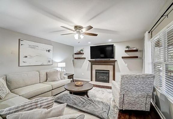 5th image of 4455 Butler Farms Dr