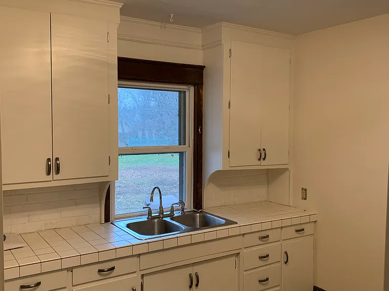 429 Ahnaip St — Photo 3