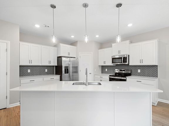 4th image of 3826 Wren Ave