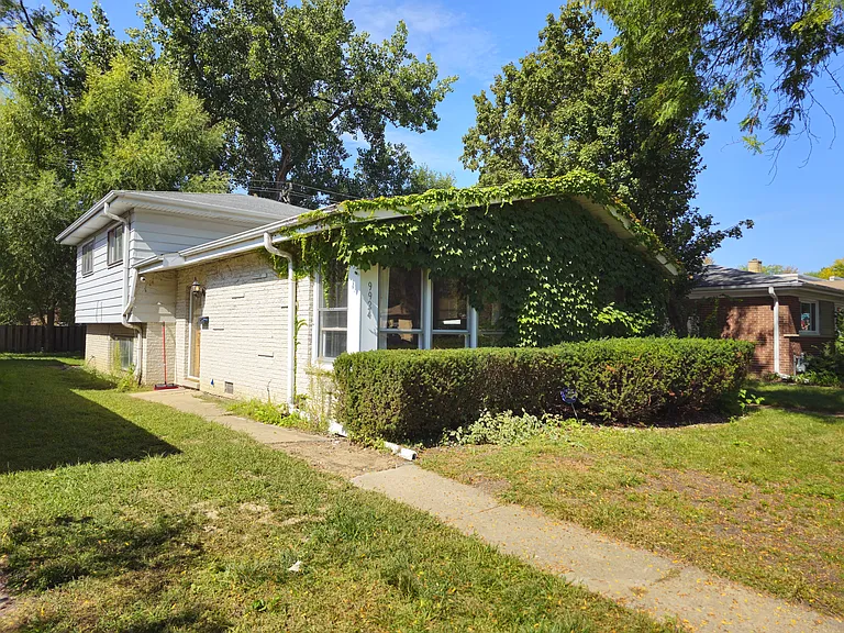 9924 Crawford Ave — Photo 2