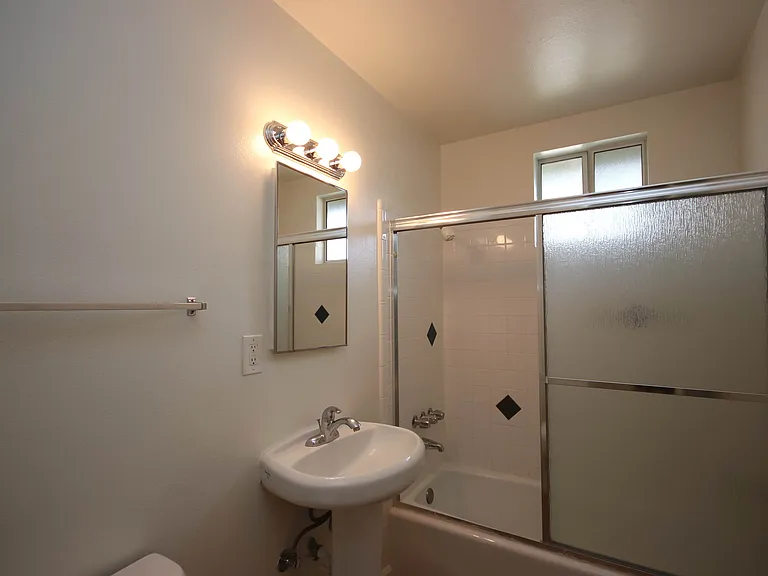 2650.5 Strathmore Ave — Photo 15