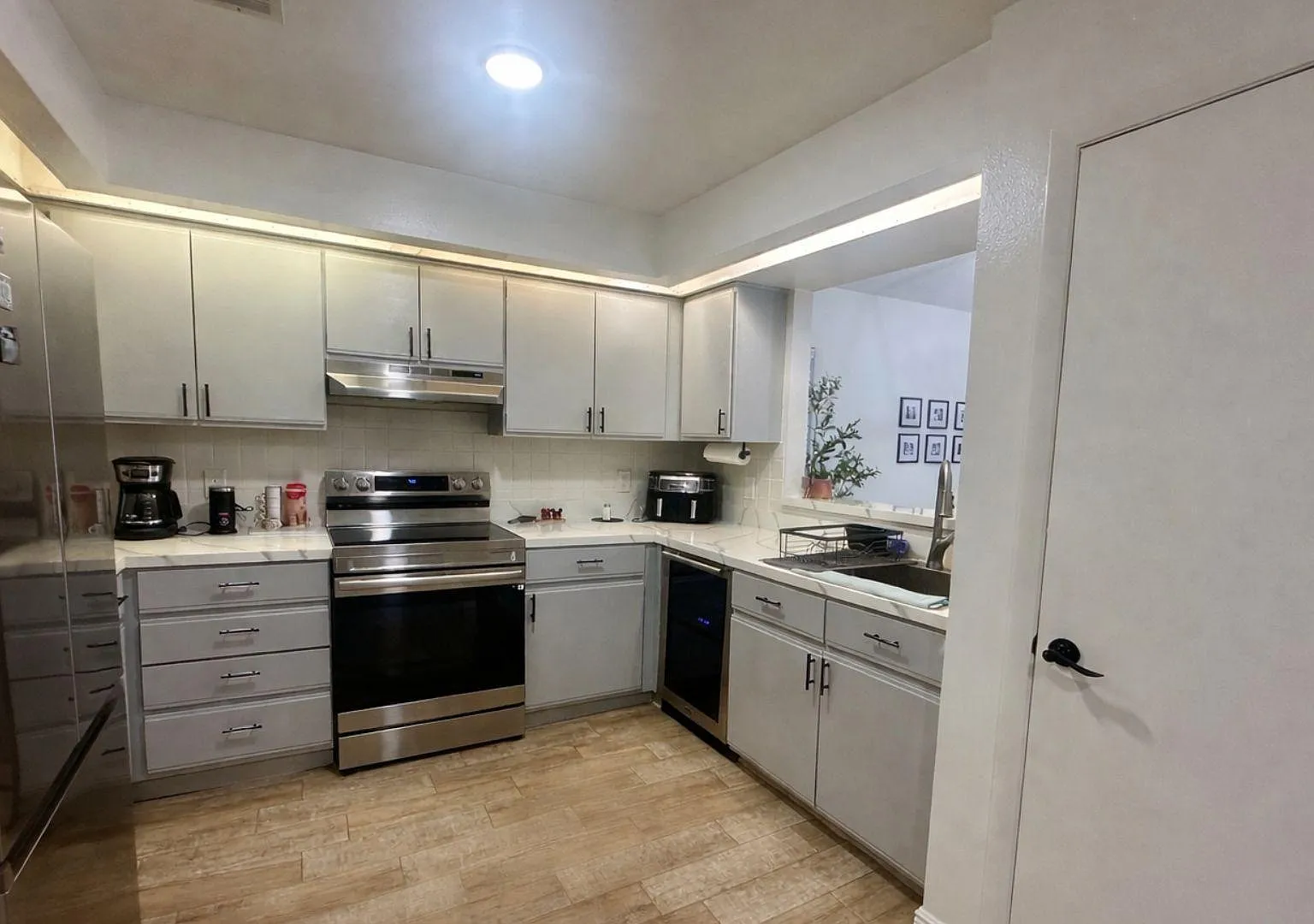 2 bed, 1.0 bath, 1270 sqft, $1,048 — Photo 3