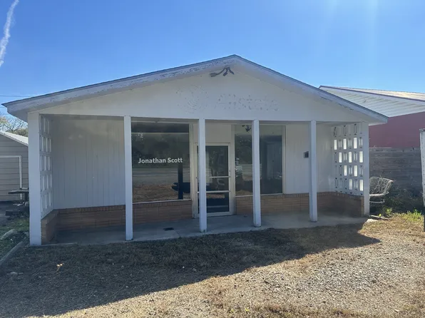 562 Tusquittee St #1, Hayesville, NC 28904