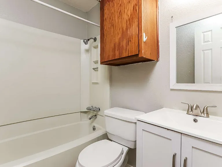 6801 Stonleigh Pl #B — Photo 14