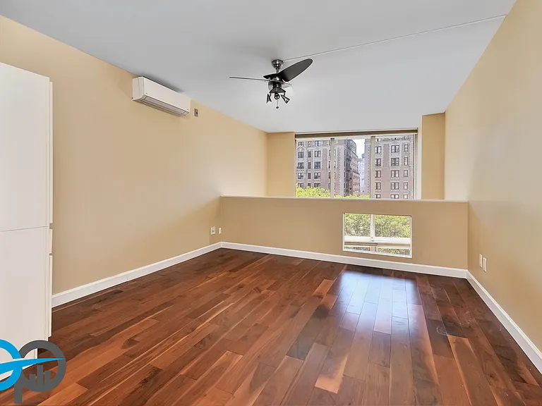 201 W 72nd St #6M — Photo 5