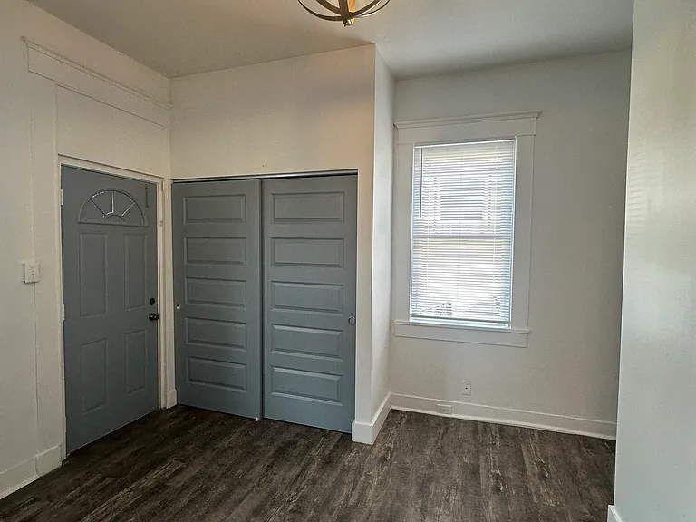 1144 Putnam St — Photo 6