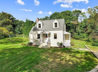 827 Grassy Hill Rd, Orange, CT 06477