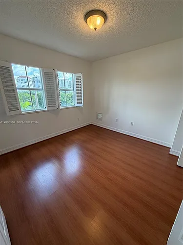 101 Sidonia Ave #402 Photo 1