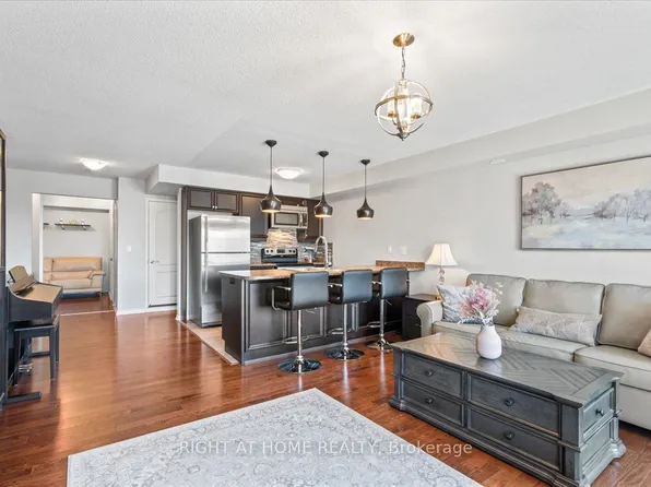 149 Isaac Devins Blvd #11, Toronto, ON M9M 0C5