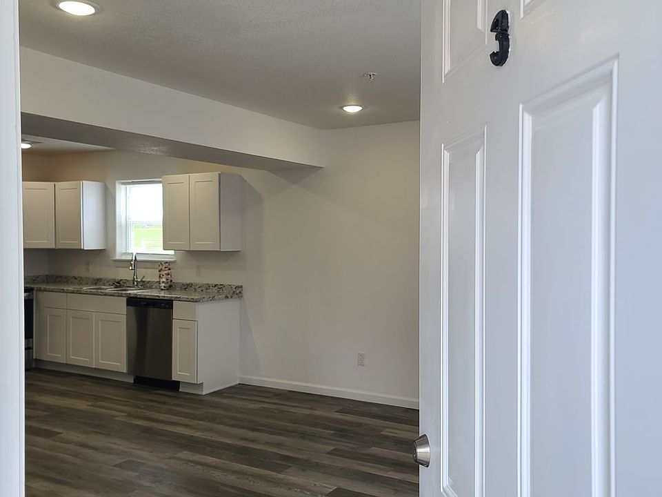 1st image of 410 Doxey St #3