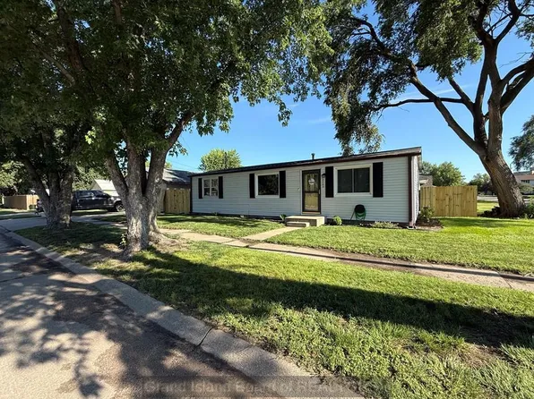 2204 W 5th St, Grand Island, NE 68803