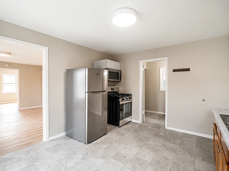 305 E Clarence St #A — Photo 16