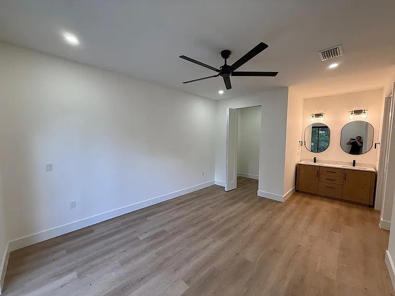 1034 E Alcalde Saint St E — Photo 15