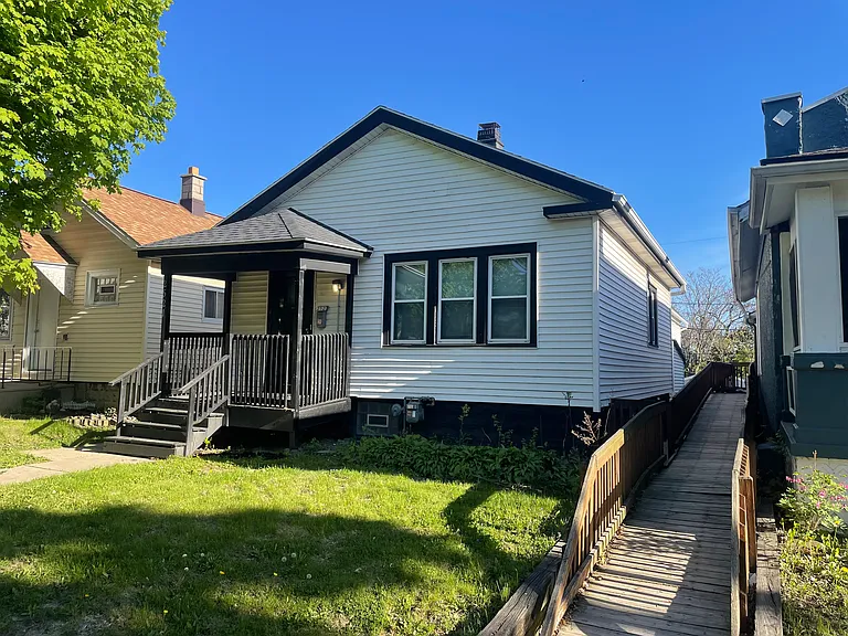 2521 W Michigan St — Photo 23