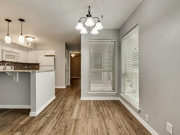 5th image of 3109 Sondra Dr APT 201