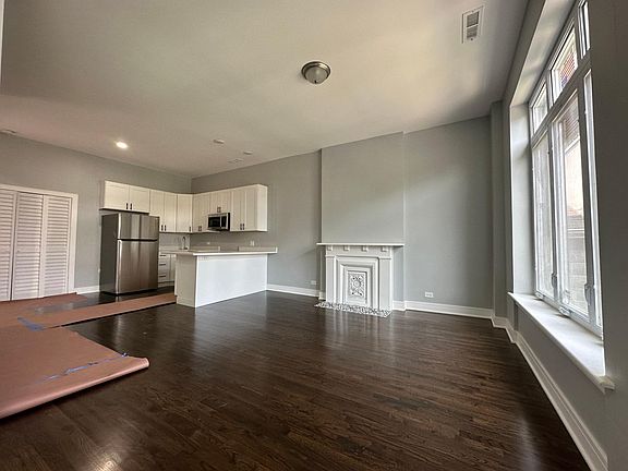 3rd image of 2323 W Warren Blvd Unit 2