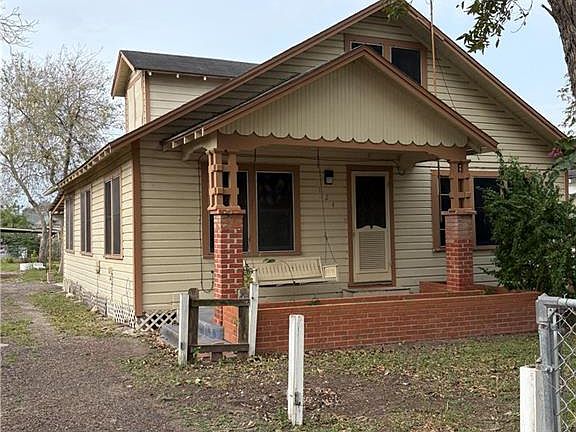2nd image of 124 Hidalgo St
