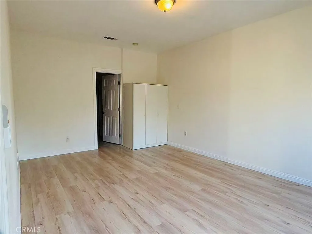 2 bed, 950 sqft, $2,300 — Photo 2