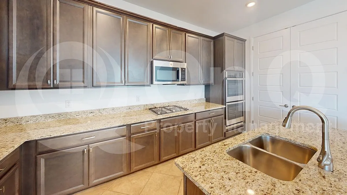 4 bed, 2.0 bath, 1834 sqft, $2,295 — Photo 3
