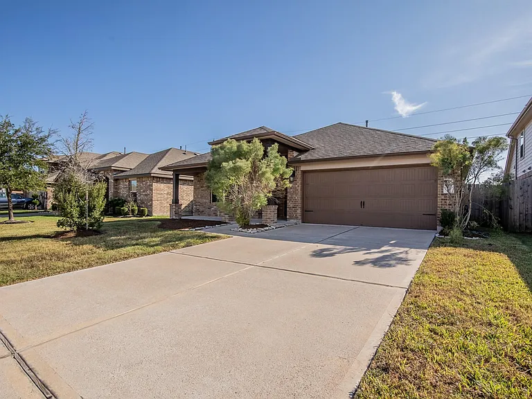 1407 Wheatland Terrance Ln — Photo 2