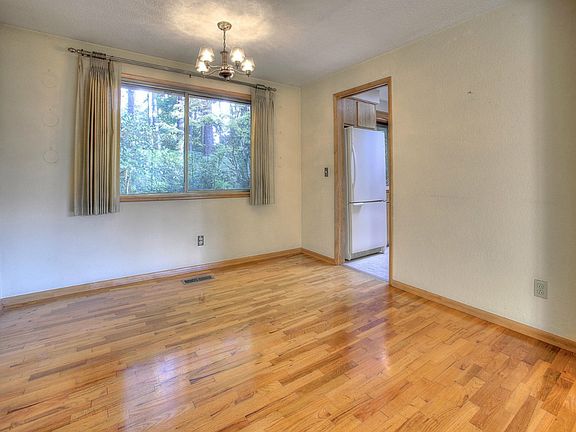 4th image of 12528 Avenue Dubois SW