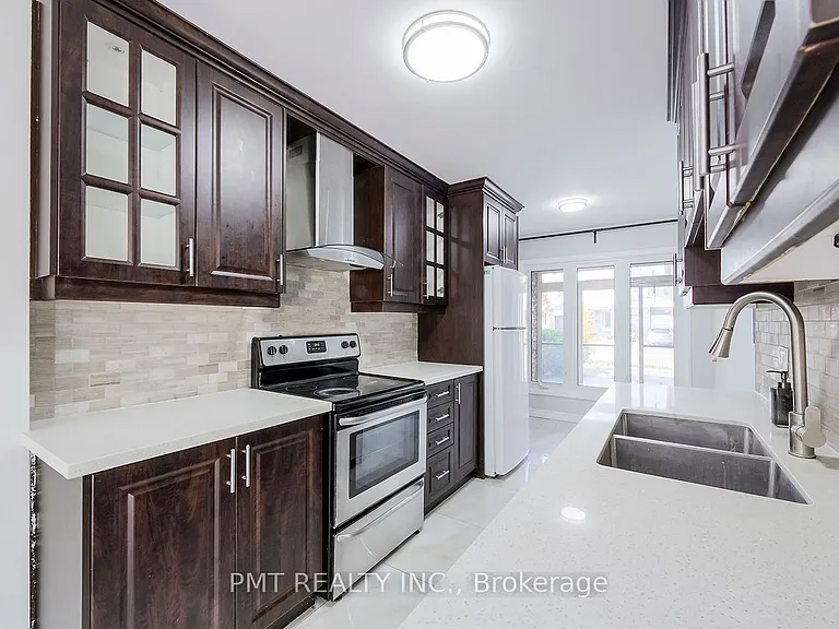 26 Granada Cres — Photo 13
