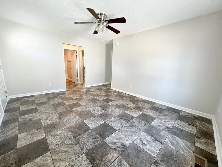 1139 Main St — Photo 4