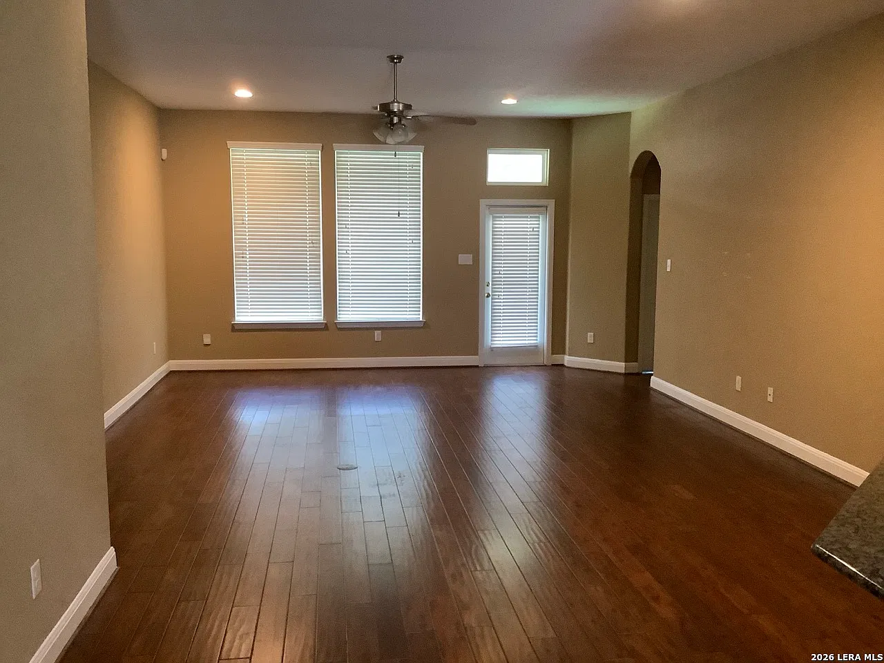 3 bed, 2576 sqft, $2,195 — Photo 2
