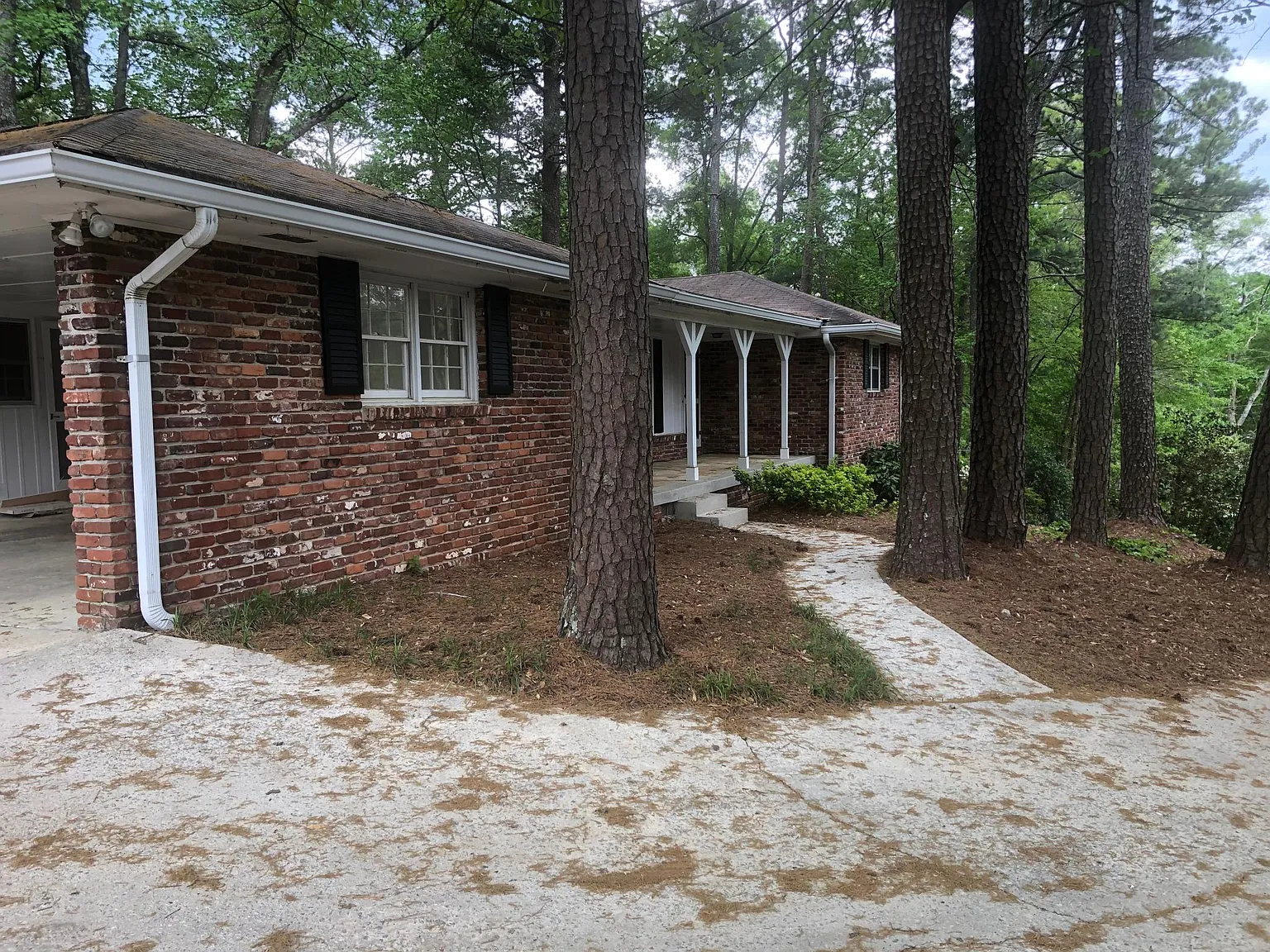 4 bed, 2.5 bath, 2500 sqft, $2,800 — Photo 2