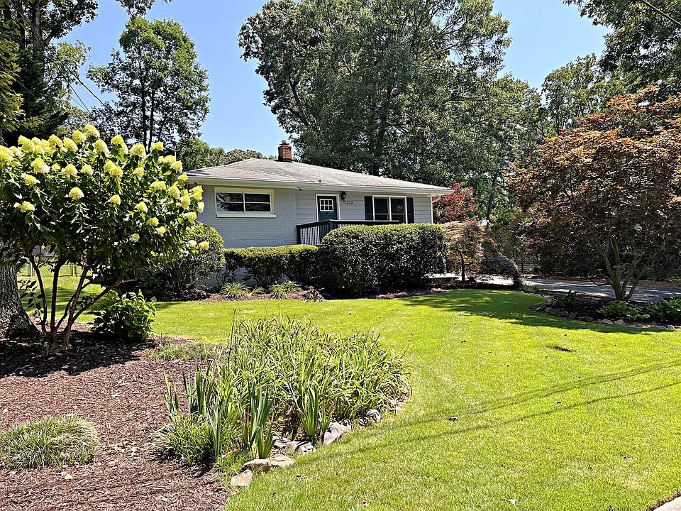 1st image of 1023 Oakview Dr SE