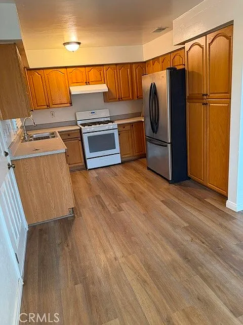 2 bed, 800 sqft, $2,700 — Photo 2