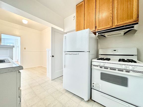 3rd image of 1319 21st Ave APT 2