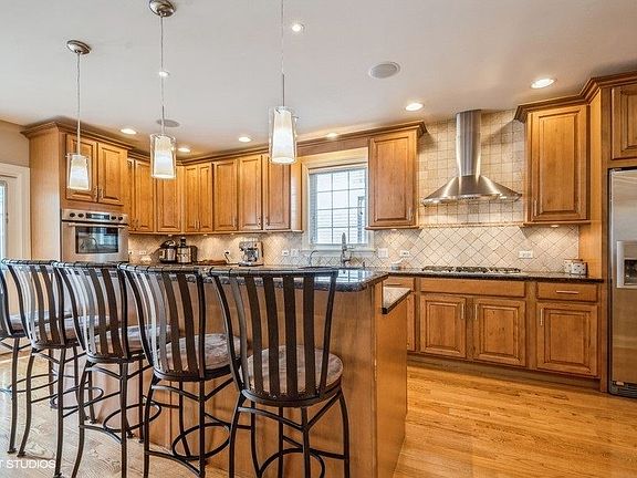 3rd image of 4825 W Berteau Ave