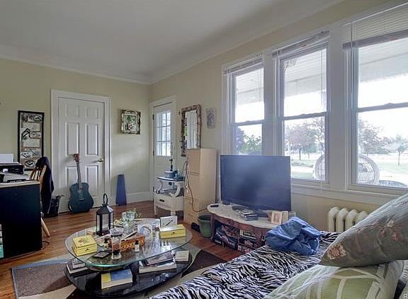5th image of 205 E Bennett Ave