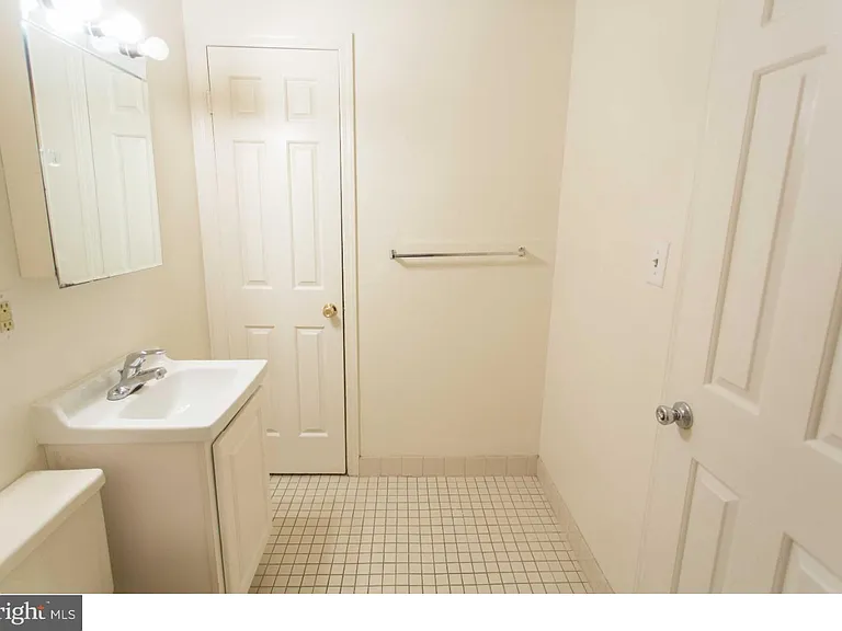526 Spruce St #3R — Photo 20
