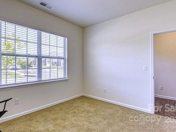 5th image of 2593 Crockett Dr SE