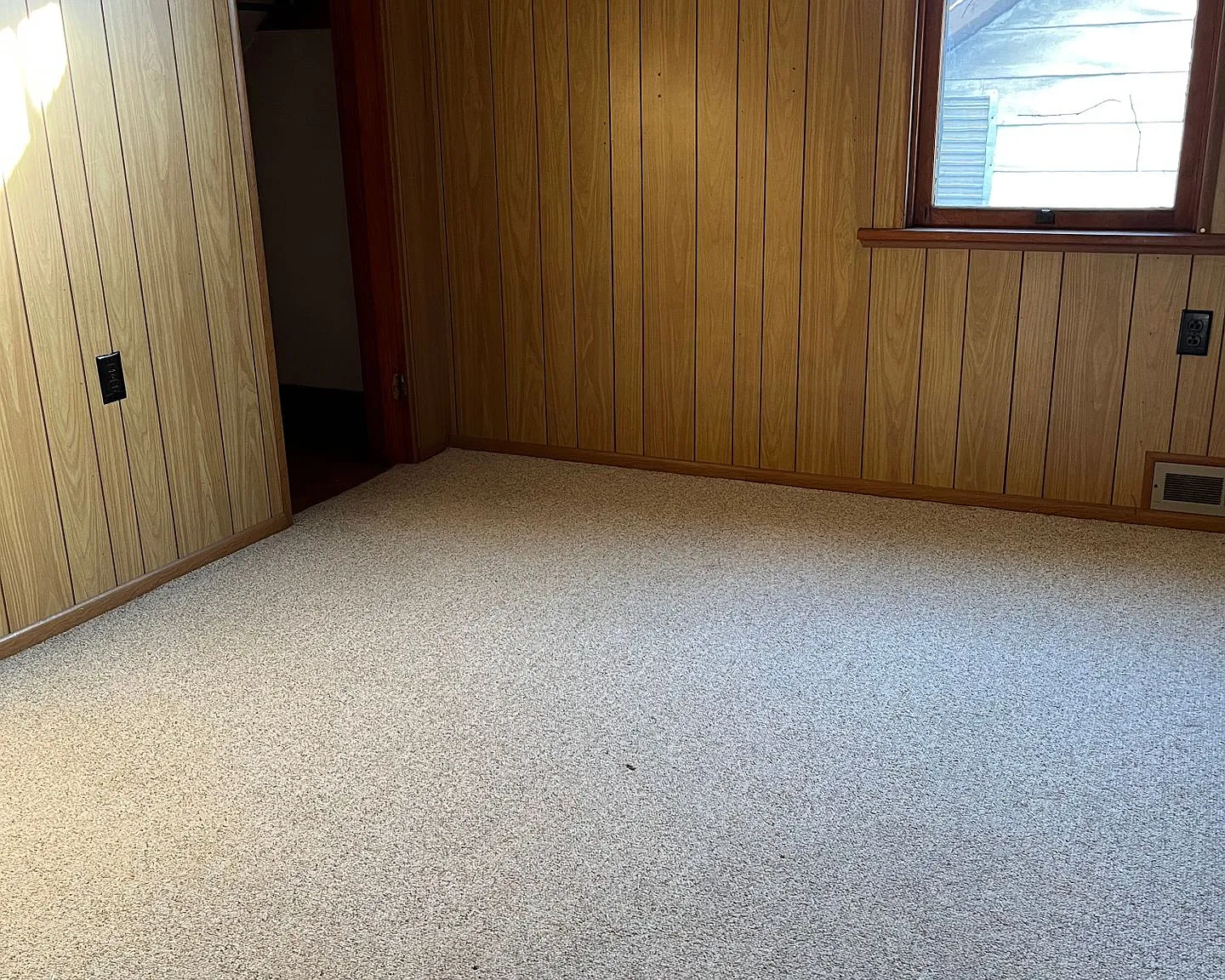 One Bedroom Upstairs Apartment — Photo 4